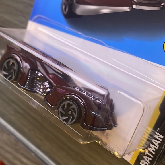 ARKHAM ASYLUM BATMOBILE - Picture 4 of 10